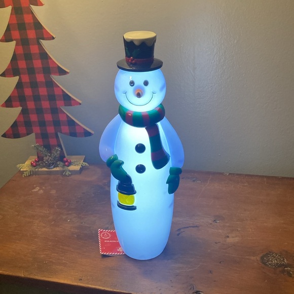 NWT- 14” LED Light Up Adorable Snowman Decoration 🔋 Operated - Picture 13 of 17